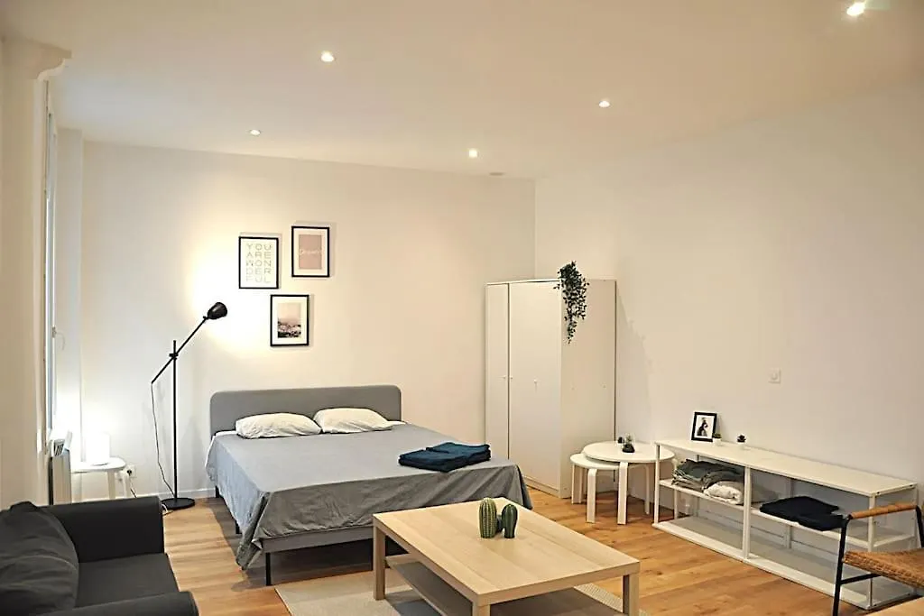Votre Pied-A-Terre Ideal A Montmartre ! باريس فرنسا