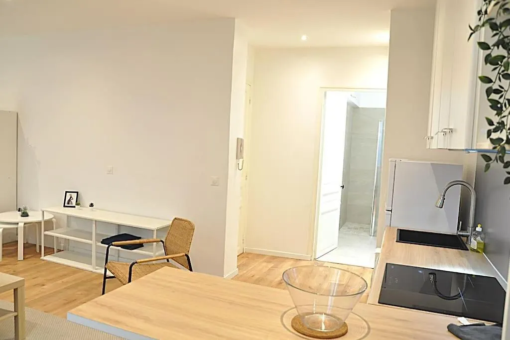 Votre Pied-A-Terre Ideal A Montmartre ! باريس شقة