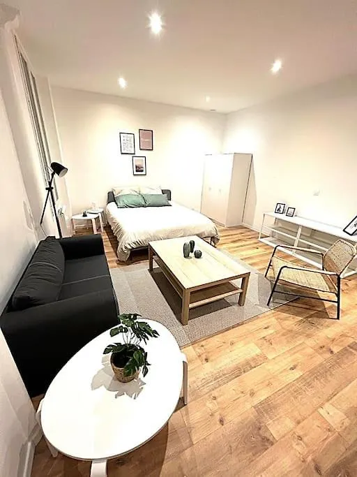 Votre Pied-A-Terre Ideal A Montmartre ! باريس 0*,  فرنسا