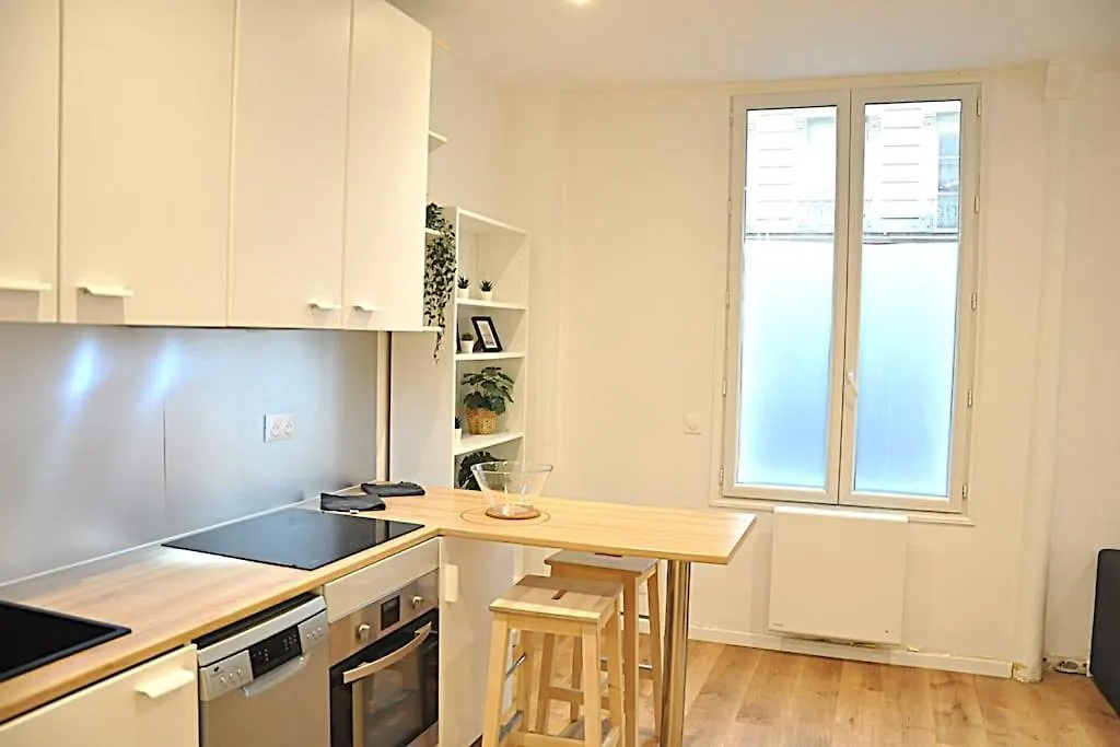 Votre Pied-A-Terre Ideal A Montmartre ! باريس
