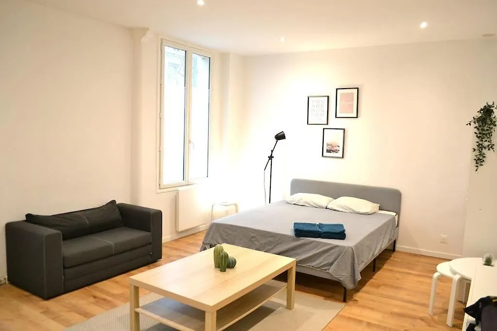 Votre Pied-A-Terre Ideal A Montmartre ! باريس